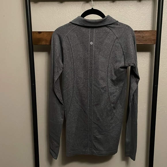 Lululemon Run Swiftly Tech 1/2 Zip Size 10,
Black - Picture 5 of 6